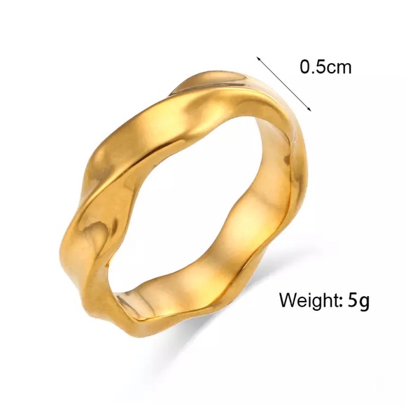 New Minimalist 18k Gold Ocean Wave Shape Ring - Picture 8 of 8